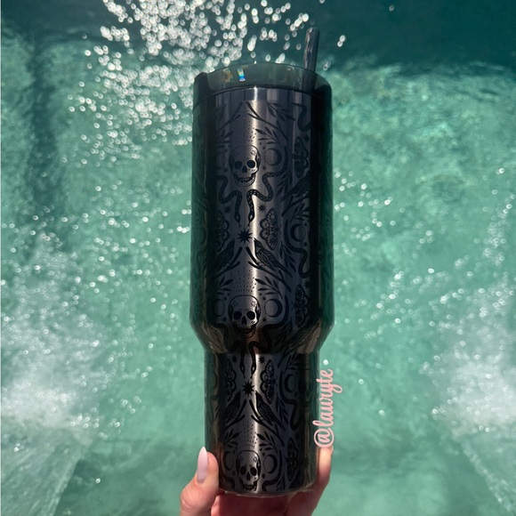 Stanley 💀 Halloween Icon Deadly Damask Quencher H2.0 Flowstate Stainless Tumbler - Picture 3 of 14